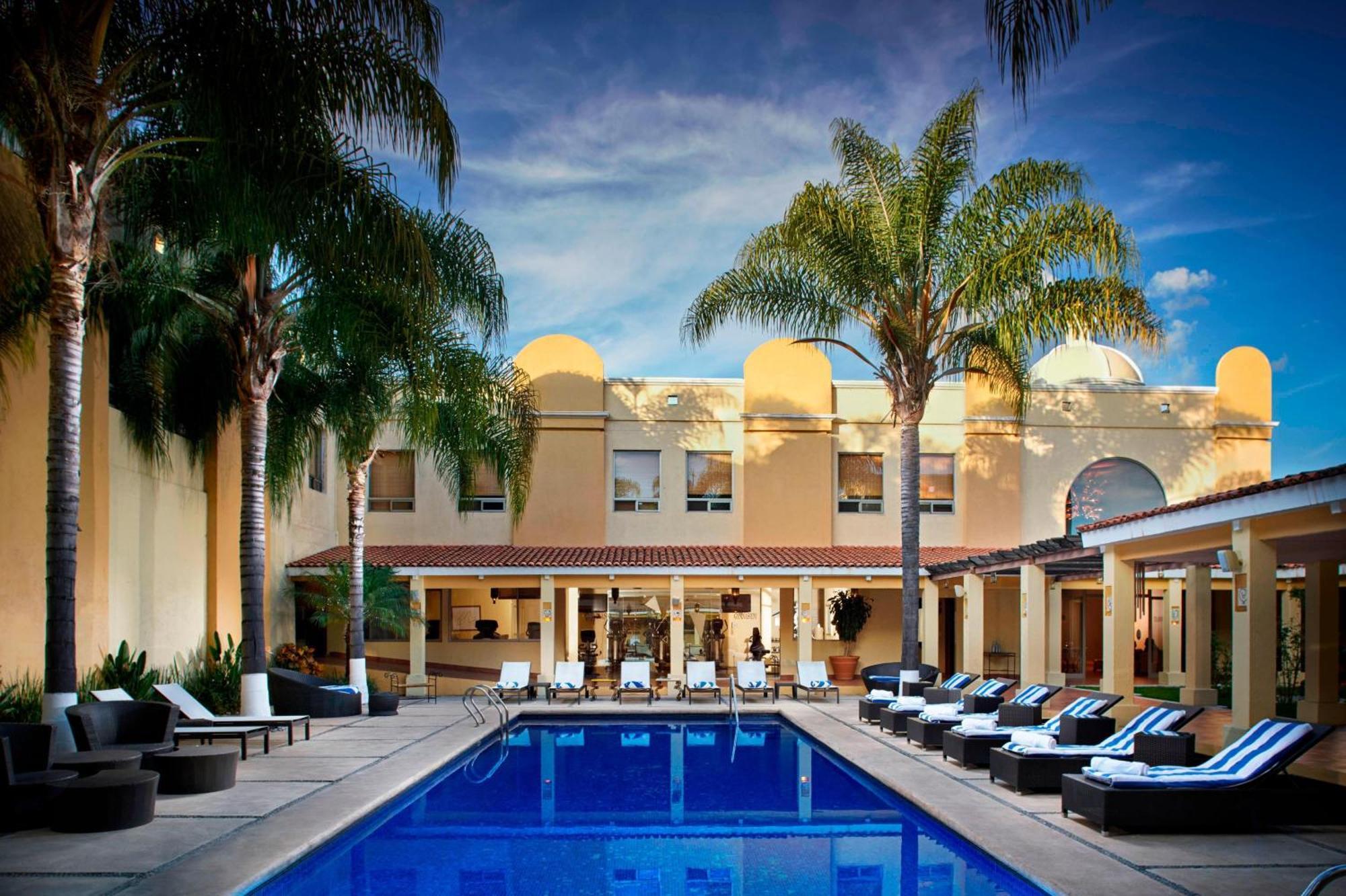 Fiesta Americana Hacienda Ixtapan De La Sal Exterior photo The pool at the hotel