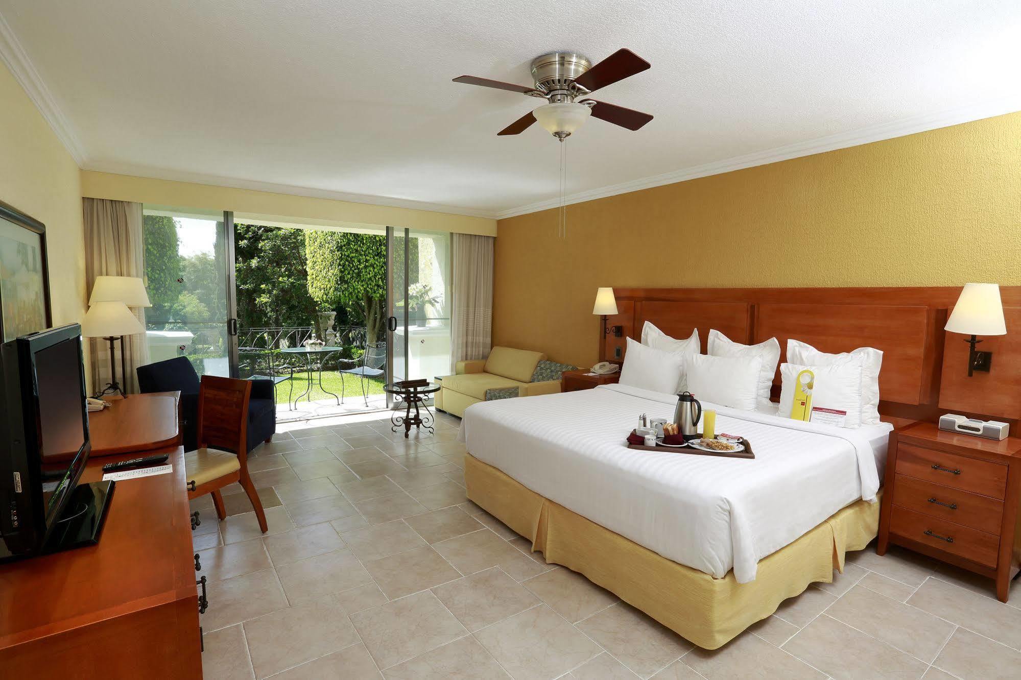 Fiesta Americana Hacienda Ixtapan De La Sal Exterior photo A room at the Hilton San Salvador
